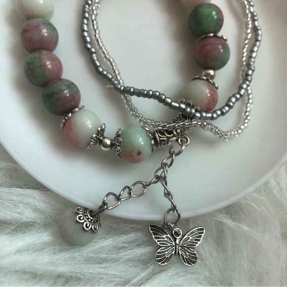 Bundle of 3 beautiful bead bracelets + butterfly charm - Picture 2 of 4